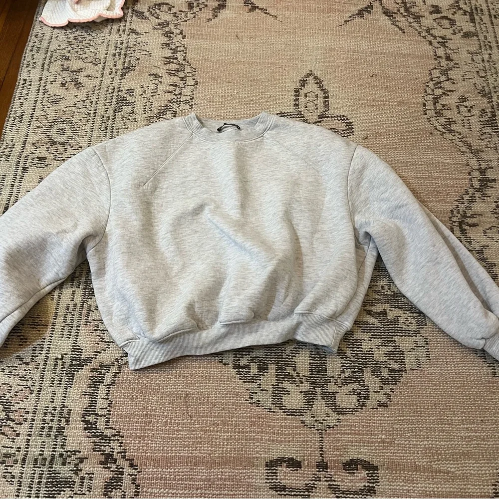 Zara Light Gray Ribbed Sweatshirt - Picture 1 of 2